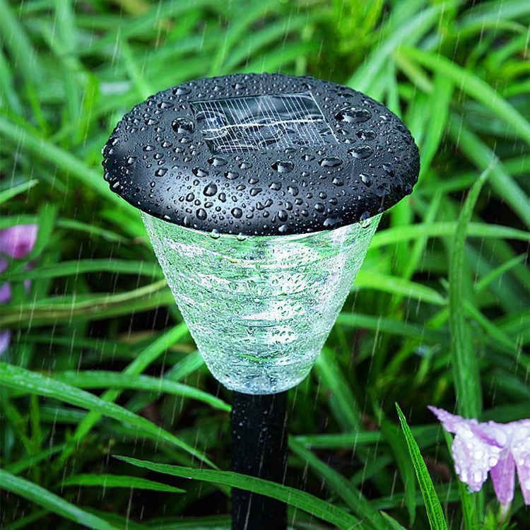 Lumières solaires à LED à l'extérieur imperméables à l'eau pour la cour de la passerelle avec angle de faisceau de 150 ° automatiquement ON / OFF
