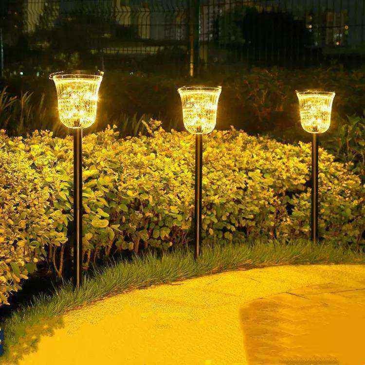 Éclairage solaire de jardin décoratif avec une efficacité lumineuse de 60lm/w et un temps de charge de 50000
