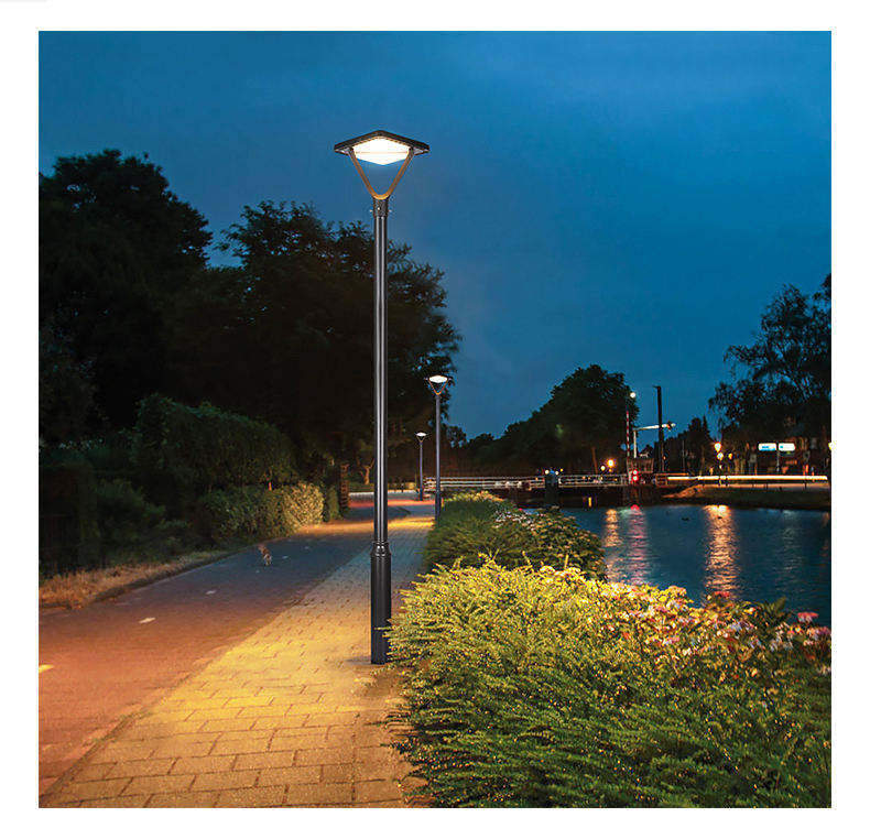 Square Plaza Solar Garden Light avec des options de personnalisation et une température de couleur élevée