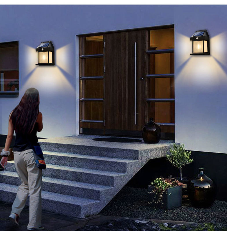 Lampe murale solaire imperméable à l'eau de 80lm/w pour la décoration de jardin de cour avec capteur de mouvement