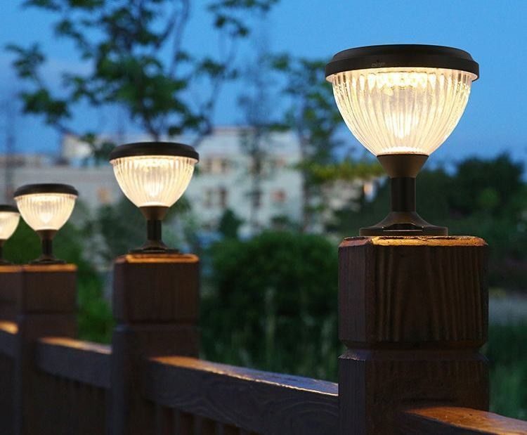 Lampe à tête à colonne solaire pour l'éclairage extérieur du patio