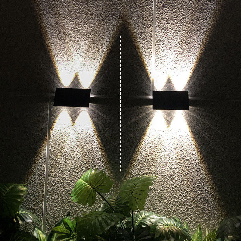 2800-3200K Température de couleur Lampes murales solaires pour la décoration de la cour extérieure de la villa