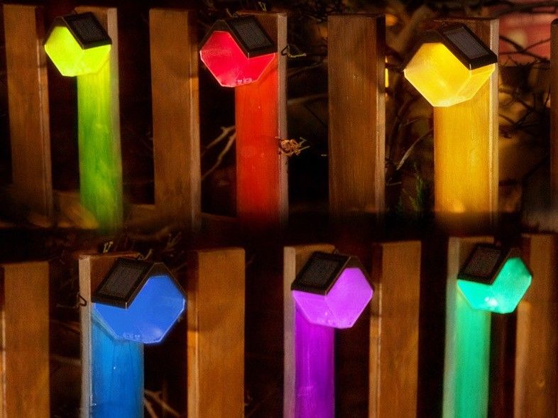 Lampe solaire à LED de rue chaude et de couleur RGB lampe de mur pour terrasse décorative extérieure