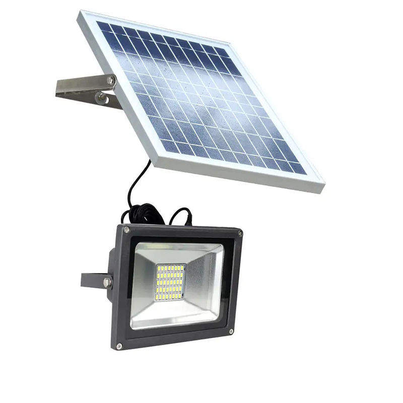 Éclairage solaire avec atténuation et mode de fonctionnement automatique de nuit