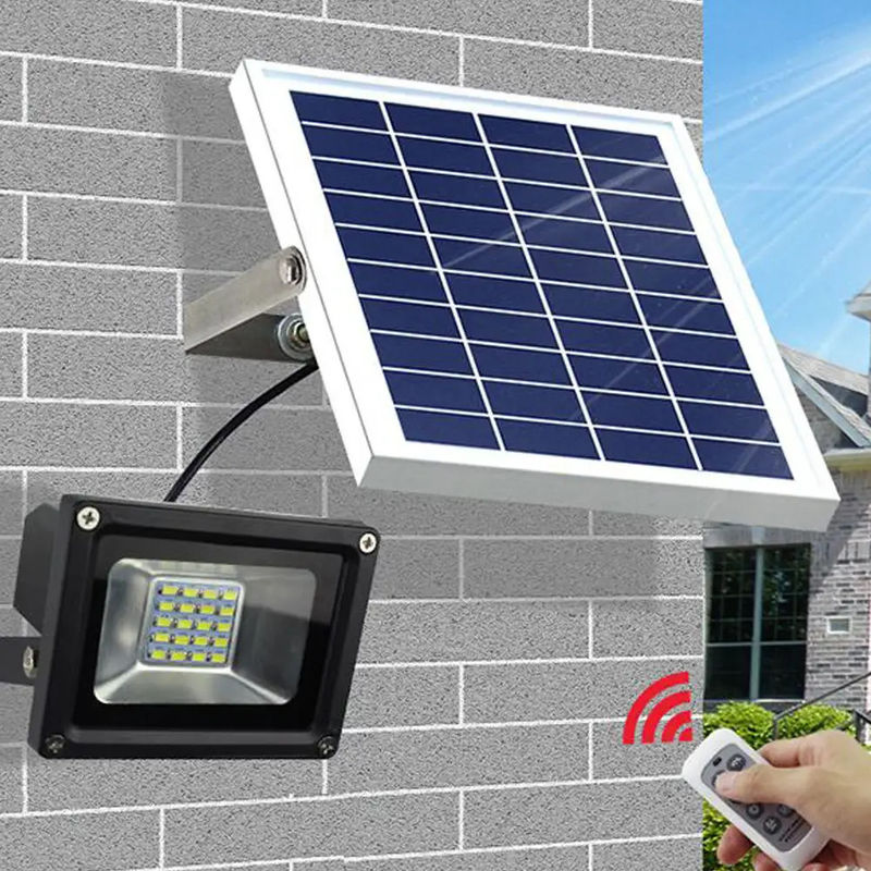 Éclairage solaire avec atténuation et mode de fonctionnement automatique de nuit