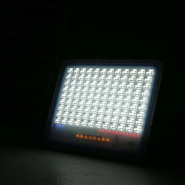 2- Corps de lampe en aluminium durable, lumière solaire à haute luminosité et étanche IP65