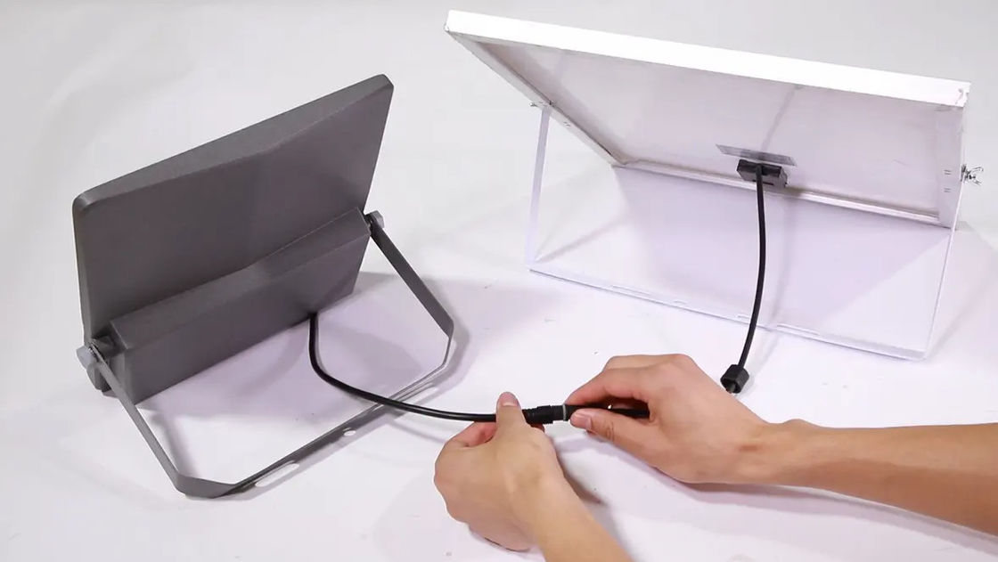 Poids du produit ((kg) 1,6 Haute luminosité 200w Lampes photovoltaïques pour jardin de stationnement