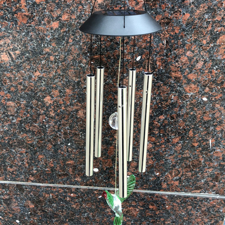 Apportez de la beauté et de la lumière à votre jardin avec la lumière solaire LED qui change de couleur