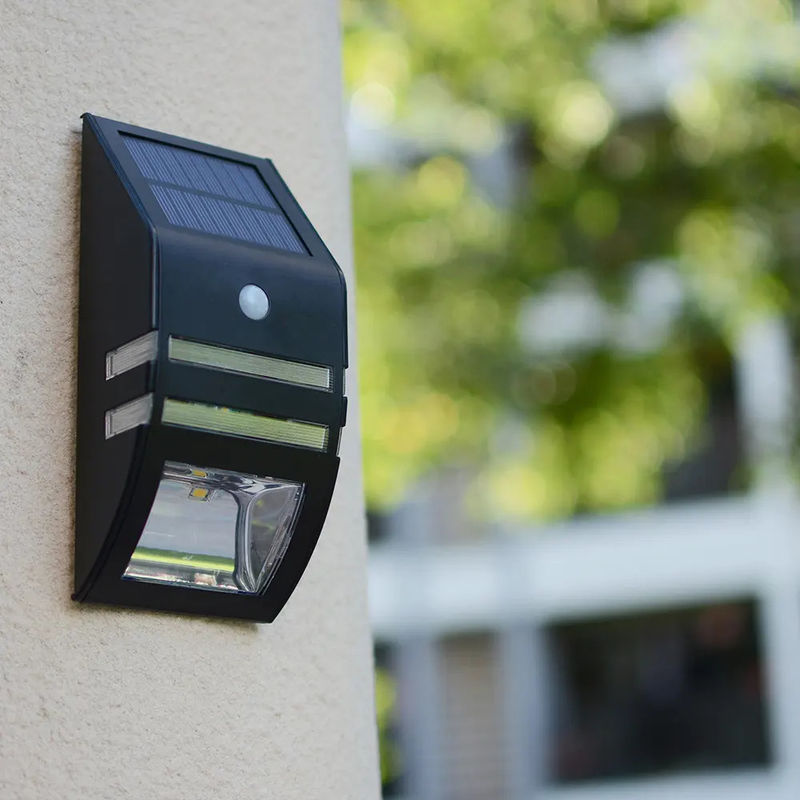 Capteur de mouvement solaire LED Lumière murale pour famille 4v 0.33w Monture murale 6000K Température de couleur